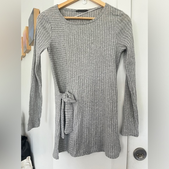 🌺 5/$30 🌺 Ribbed Grey soft tunic sweater with belt - Picture 1 of 6